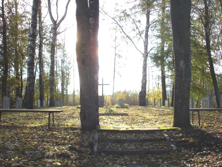 Вход на воинское братское кладбище (Адамова, волость Верему)