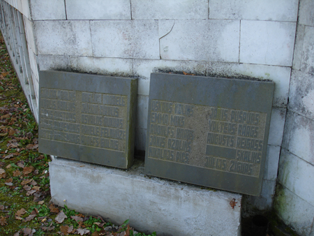 Памятные плиты на воинском братском кладбище (Алуксне, улица Пилс)