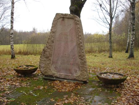 Памятник на воинском братском кладбище (Арини, волость Заубес)