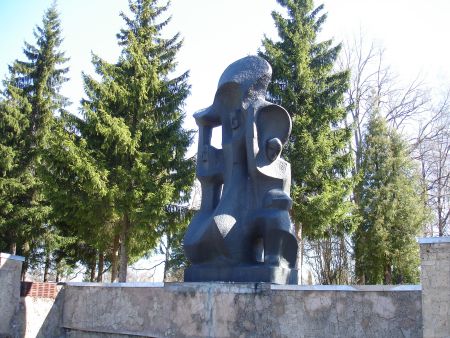 Памятник на мемориальной стене (Балвы, улица Райня)