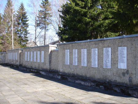 Мемориальная стена на братском кладбище (Балвы, улица Райня)