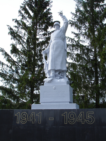 Памятник на воинском братском кладбище (Беюкрогс)