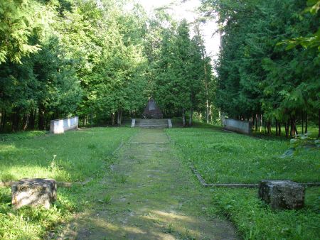 Общий вид воинского братского кладбища (Цесвайне, парк Цесвайнес)