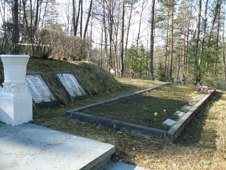 Братские могилы на вершшине холма (Даугавпилс, Братское кладбище)