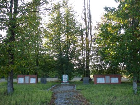 Общий вид братского кладбища (Эзерини, волость Ирлавас)
