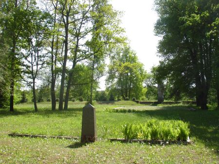 Общий вид воинского братского кладбища (Индраны, волость Инчукална)