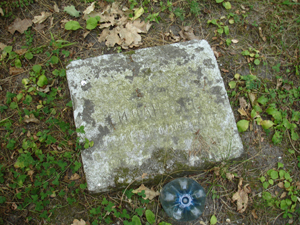 Индивидуальный памятный знак на могиле старшего сержанта А.Д. Силантьева (Елгава, кладбище Миера)