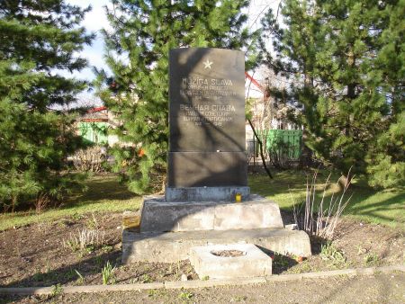 Памятник на воинском братском кладбище (Карсава, улица Дзырнаву)