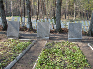 Памятные знаки с именами русских воинов, павших в Великую Отечественную войну (Катлакалнс)