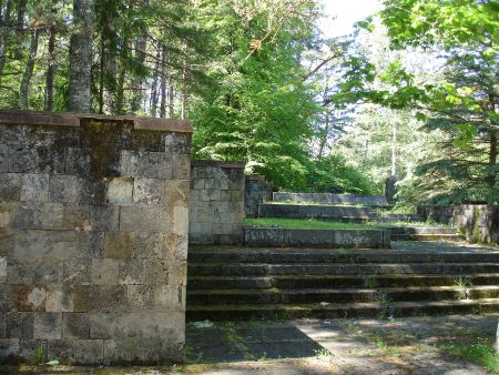 Общий вид братского кладбища (Клапкалнциемс, волость Энгурес)