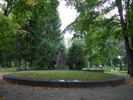 Общий вид воинских братских могил (Кулдига, улица Аннас)