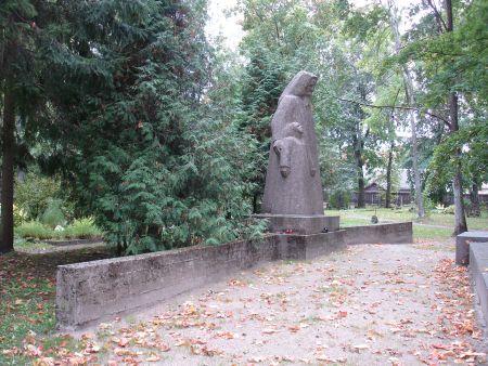 Памятник на воинских братских могилах (Кулдига, улица Аннас)