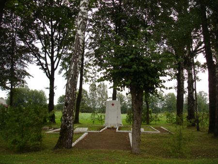 Общий вид воинского братского кладбища (Курмене, волость Курменес)