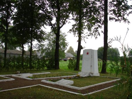 Общий вид воинского братского кладбища (Курмене, волость Курменес)