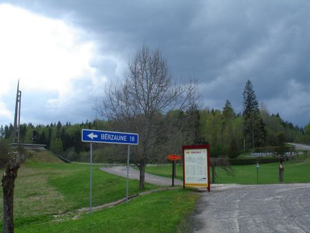 Вход на воинскоебратское кладбище (Леяскрогс, волость Виеталвас)