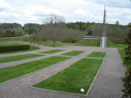Общий вид воинского братского кладбища (Леяскрогс, волость Виеталвас)