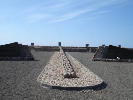Вид на мемориал с юго-востока (Лиепая, Шкедские дюны)