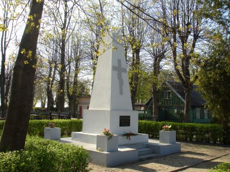 Обелиск на братской могиле русских воинов (Лиепая, Северное кладбище)