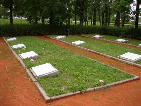 Братские могилы советских воинов (Ливаны, Городской парк)