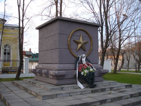 Памятник на партизанском братском кладбище (Лудза, улица Латгалес)