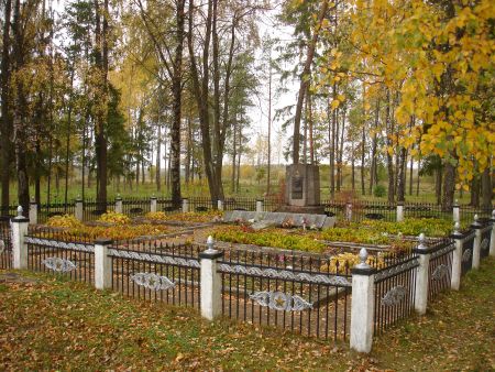 Общий вид воинского братского кладбища (Межаре, волость Межарес)