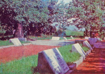Заубе (Цесисский район). Здесь вместе со своими погибшими боевыми друзьями похоронен Герой Советского Союза младший лейтенант Борис Лебедев