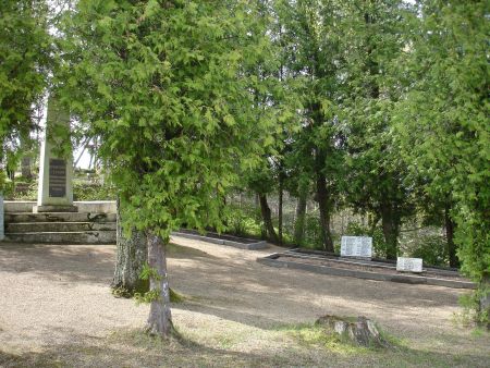 Общий вид воинских братских могил (Плявиняс, улице Кална)