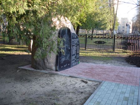 Второй памятник на воинском братском кладбище (Резекне, улица Дарзу)
