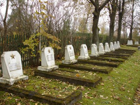 Могилы советских воинов (Резекне, Католическое кладбище)
