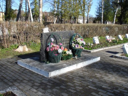 Памятник на воинских братских могилах (Резекне, Православное кладбище)