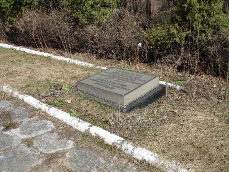 Первый памятник погибшим в плену (Рига, Гарнизонное кладбище)