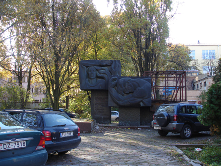 Памятник рабочим завода ВЭФ, погибшим в Великую Отечественную войну (Рига, проспект Бривибас)