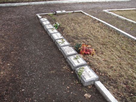 Индивидуальные памятные знаки на братском кладбище советских воинов (Рига, улица Грауду)