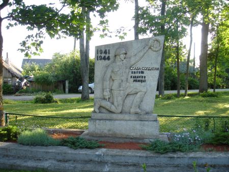 Памятник на воинском братском кладбище (Рудзаты, волость Рудзату)