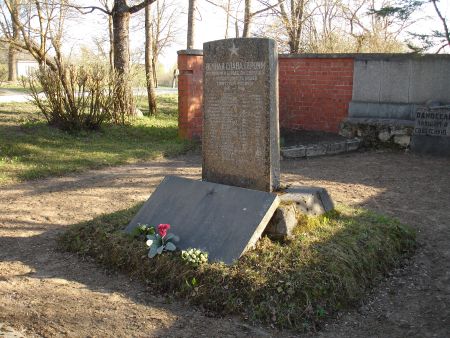 Памятник на воинском братском кладбище (Рундены, волость Рундену)