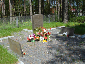 Памятник и памятные плиты на братском кладбище (Саласпилс, улица Лазду)