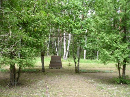 Общий вид братского кладбища (Саулстары, волость Смардес)