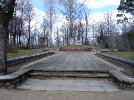 Общий вид воинского братского кладбища (Сигулда, Рижский район)