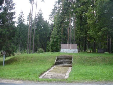 Вход на воинское братское кладбище (Скайсткалне, волость Скайсткалнес)