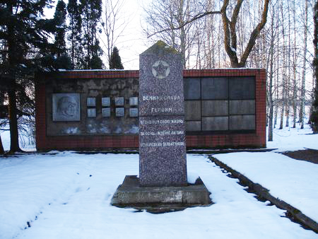 Обелиск на братском кладбище (Смардес крогс, волость Смардес)