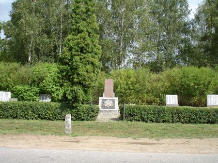 Вход на воинское братское кладбище (Шпоги, волость Вишкю)