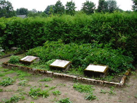 Памятные плиты на воинском братском кладбище (Тылжа)