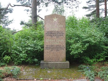 Памятник на воинском братском кладбище (Тирели, волость Валгундес)