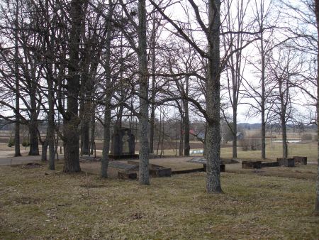 Общий вид воинского братского кладбища (Турна, волость Эргемес)