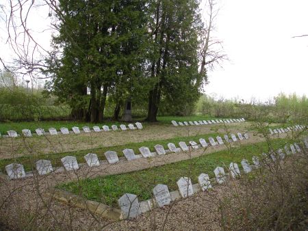 Общий вид воинского братского кладбища, восточный участок (Ватране, волость Кейпенес)