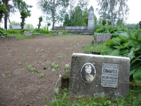 Памятный знак на могиле А.А. Самычева (Вецстелпе, волость Стелпес)