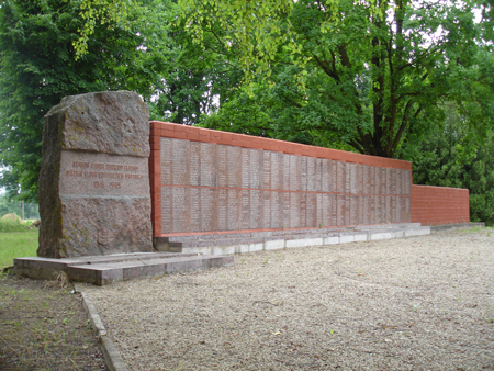Памятник на воинском братском кладбище (Вецумниеки)