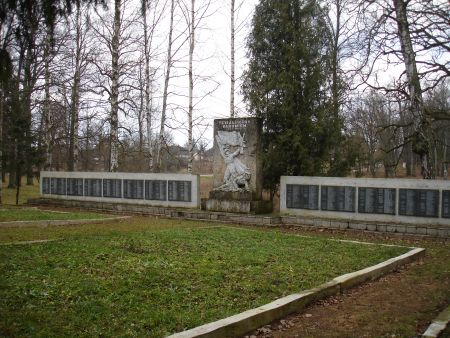 Общий вид воинского братского кладбища (Залениеки, волость Залениеку)