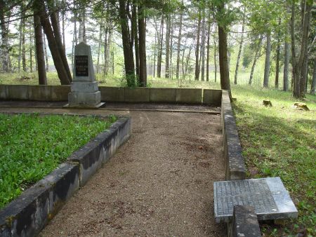 Общий вид воинских братских могил (Зутены, волость Бебру)